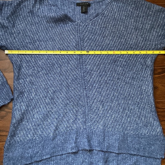 TAHARI wool blend v-neck sweater in size L - Picture 6 of 7